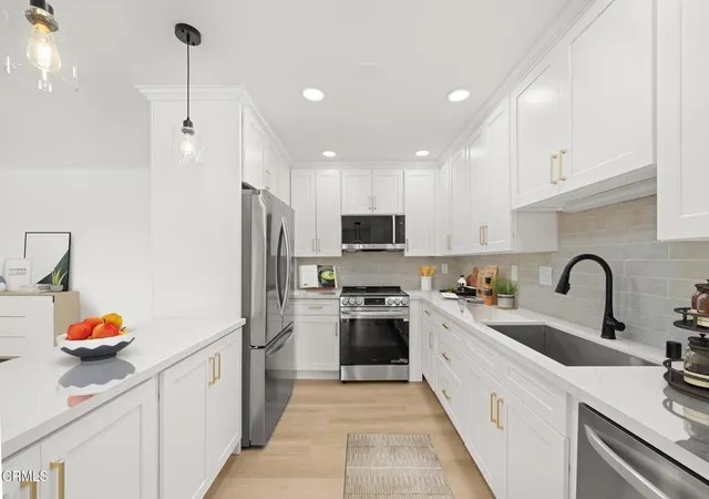Listing Photo 4 - Condo for sale in building located at 5300 E Atherton St, Long Beach, CA 90815 - Unit #2F