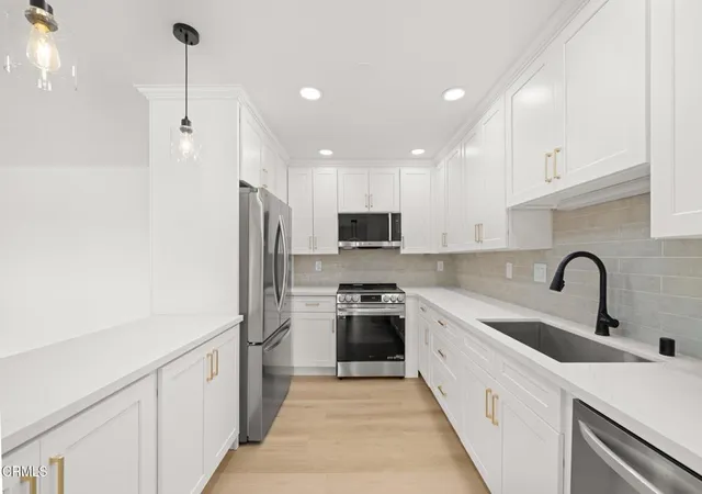 Listing Photo 5 - Condo for sale in building located at 5300 E Atherton St, Long Beach, CA 90815 - Unit #2F