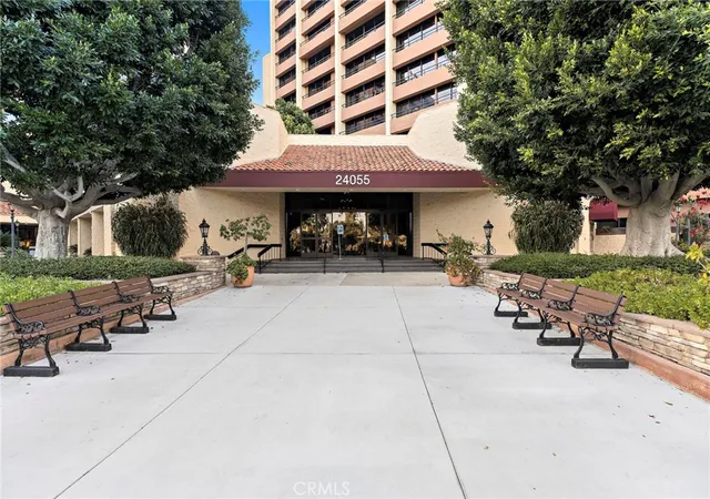 Homes for sale in Laguna Woods, CA | 24055 Paseo Del Lago, Laguna Woods, CA 92637 | Houzeo