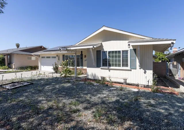Photo 3 of Single family home for sale at 1540 W Whittier Ave, Hemet, CA 92543 | MLS# 260004706SD | Listing updated on 2026-09-30