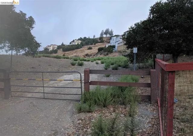 Photo 3 of Land for sale at 0 Redwood Rd, Oakland, CA 94619 | MLS# 41125591 | Listing updated on 2026-03-12