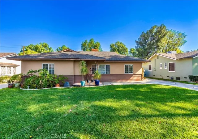 Photo 1 of Sale Pending at 4423 Maplewood Pl, Riverside, CA 92506 | MLS# SW26044663 | Listing updated on 2026-04-06