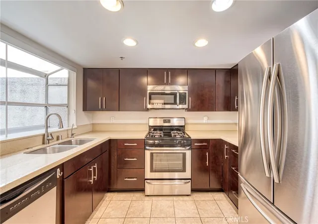 3rd image of 4755 Templeton St, Los Angeles, CA 90032