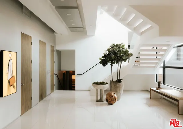 Photo 3 of Mansion for sale at 9852 San Cir, Beverly Hills, CA 90210 | MLS# 26656819 | Listing updated on 2026-08-31