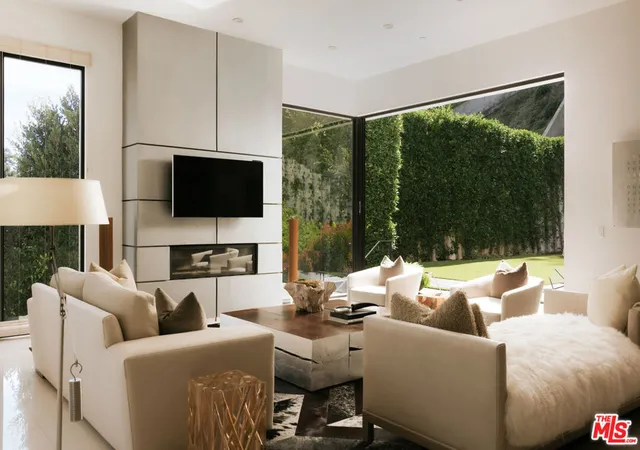 Photo 3 of Single family home for sale at 9852 San Cir, Beverly Hills, CA 90210 | MLS# 26656819 | Listing updated on 2026-08-31