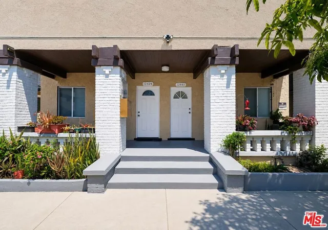2nd image of 1242 S Kingsley Dr, Los Angeles, CA 90006 | MLS# 26656643