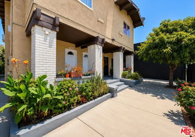 3rd image of 1242 S Kingsley Dr, Los Angeles, CA 90006 | MLS# 26656643