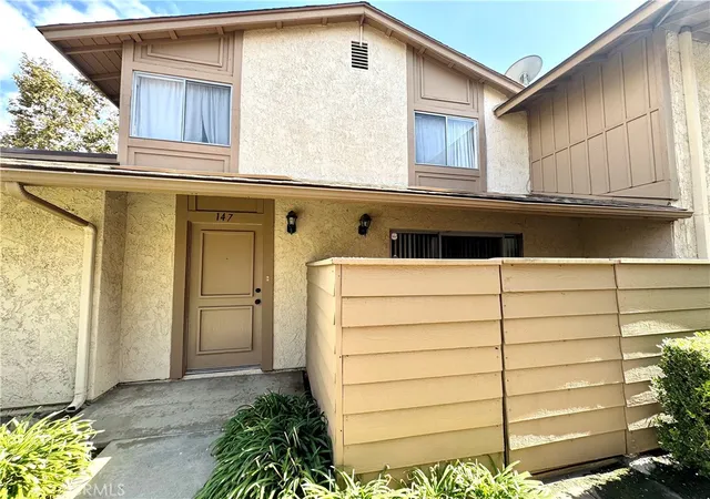 Listing Photo 2 - Condo for sale in building located at 1437 Forest Gln, Hacienda Heights, CA 91745