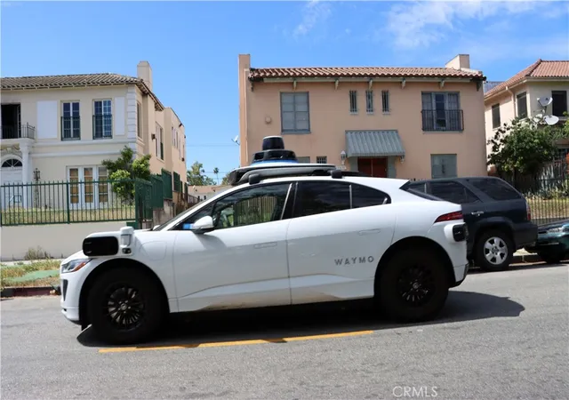 3rd image of 109 S Catalina, Los Angeles, CA 90004 | MLS# RS26044722