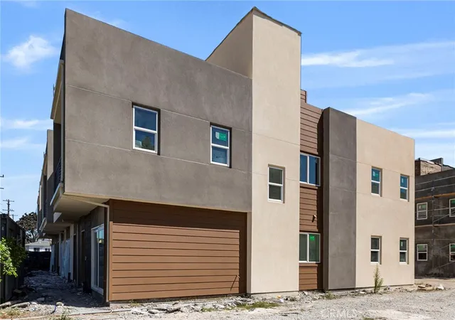 Photo 1 of Sale Pending at 1018 W 223rd Street #6, Torrance, CA 90502 | MLS# PW26045402 | Listing updated on 2026-09-17