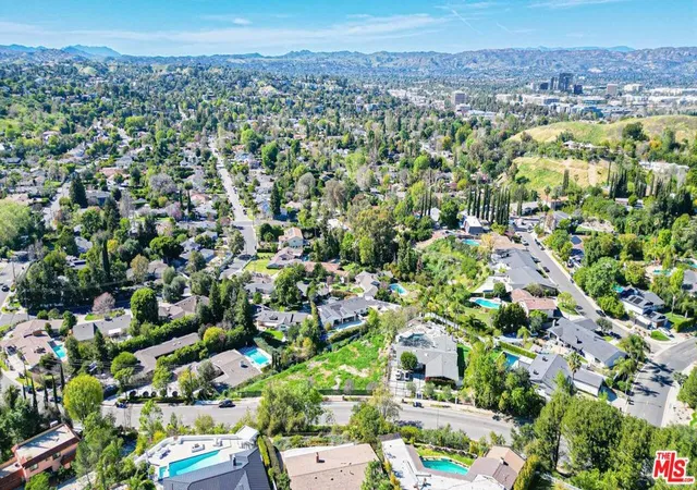 12th image of 20331 Wells Dr, Woodland Hills, CA 91364 | MLS# 26658531