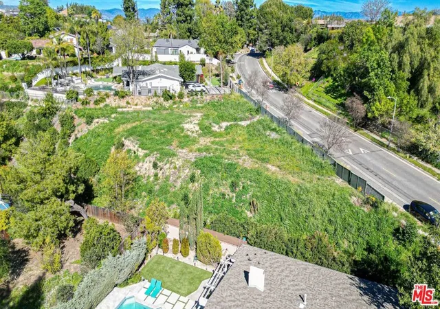 2nd image of 20331 Wells Dr, Woodland Hills, CA 91364 | MLS# 26658531