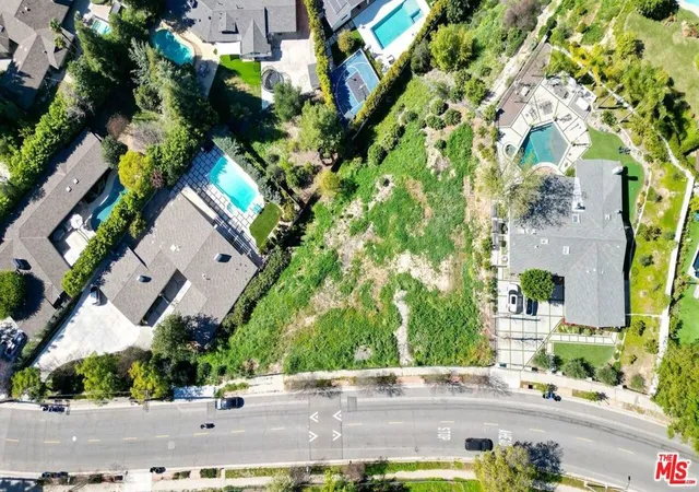 3rd image of 20331 Wells Dr, Woodland Hills, CA 91364 | MLS# 26658531