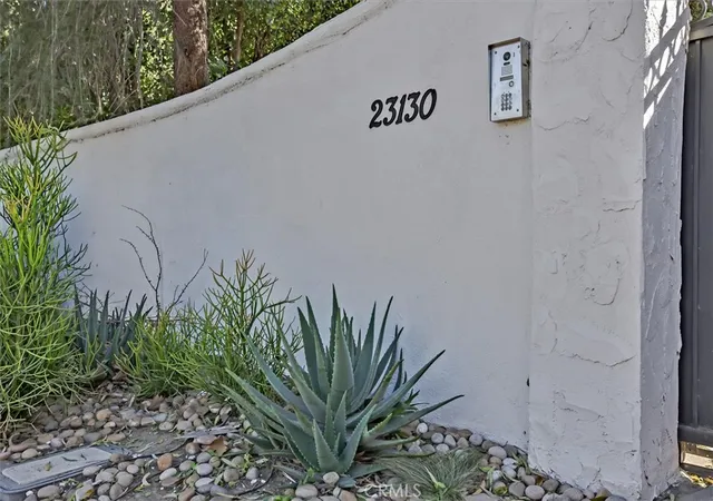 1st image of 23130 Oxnard St, Woodland Hills, CA 91367 | MLS# SR26044598