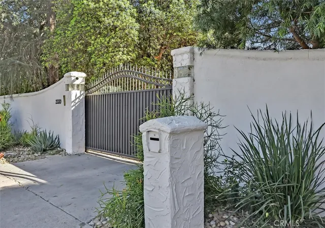 2nd image of 23130 Oxnard St, Woodland Hills, CA 91367 | MLS# SR26044598