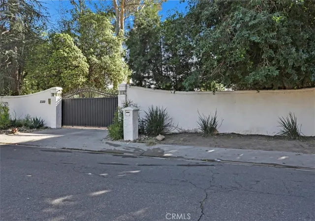3rd image of 23130 Oxnard St, Woodland Hills, CA 91367 | MLS# SR26044598
