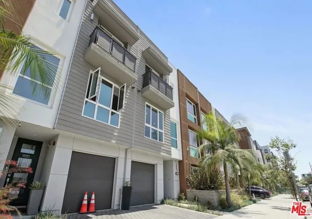 1st image of 1156 N Orange Dr, Los Angeles, CA 90038 | MLS# 26658299