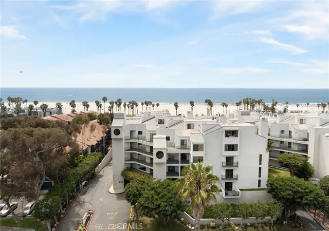 Homes for sale in Santa Monica, CA | 2960 Neilson Wy #301, Santa Monica, CA 90405 | MLS# PW26044281