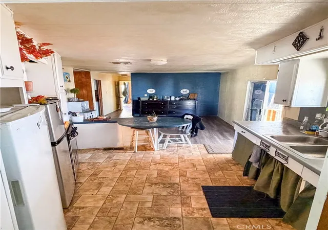 Photo 4 of Manufactured home for sale at 1000 Windy Pass #104, Barstow, CA 92311 | MLS# HD26045061 | Listing updated on 2026-03-03