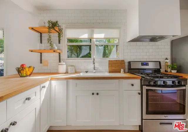 Listing Photo 5 - Condo for sale in building located at 5848 1/2 Willoughby Ave, Los Angeles, CA 90038