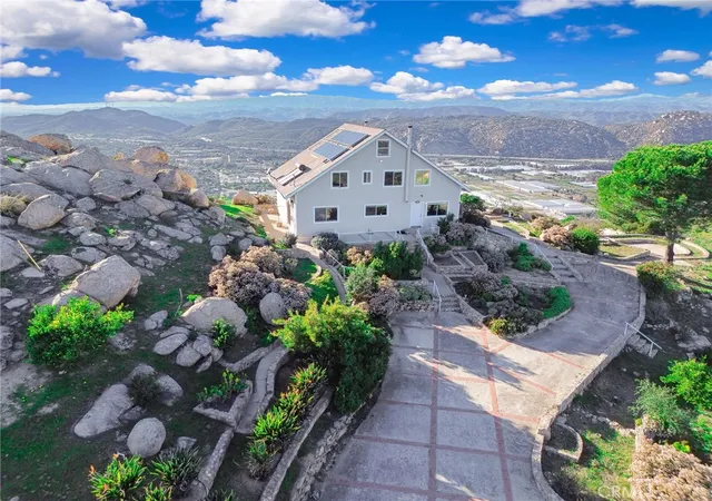 Photo 3 of Single family home for sale at 6750 Rainbow Hts Rd, Fallbrook, CA 92028 | MLS# OC26046121 | Listing updated on 2026-09-19