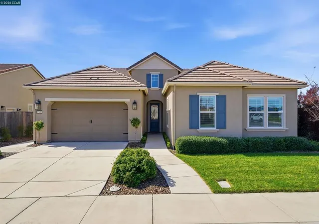 Photo 2 of Single family home for sale at 1501 Empire Dr, Lodi, CA 95242 | MLS# 41125738 | Listing updated on 2026-10-01