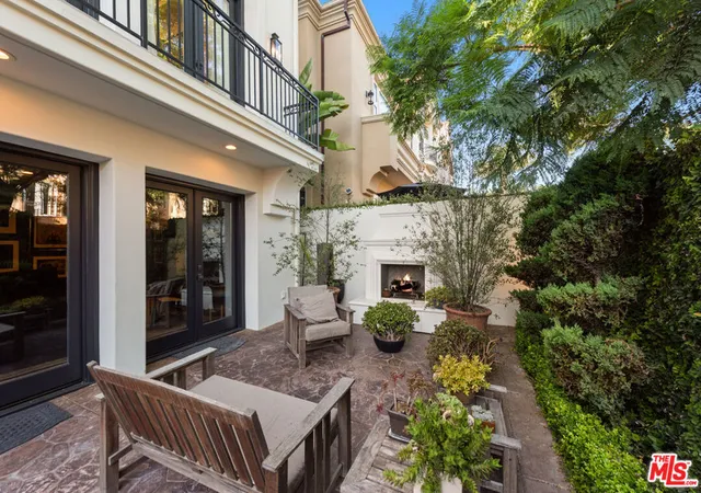 Photo 1 of Single family home for sale at 123 Channel Pointe Mall, Marina Del Rey, CA 90292 | MLS# 26657701 | Listing updated on 2026-09-24