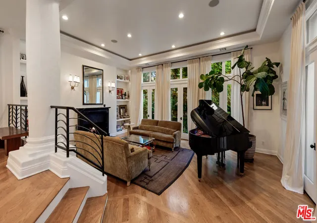 Photo 3 of Single family home for sale at 123 Channel Pointe Mall, Marina Del Rey, CA 90292 | MLS# 26657701 | Listing updated on 2026-09-24