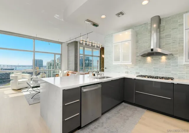 3rd image of 800 The Mark Ln #2206, San Diego, CA 92101 | MLS# 260004962SD