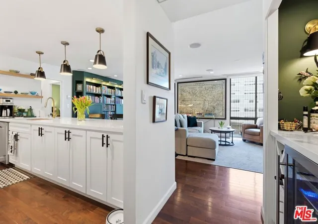 2nd image of 2160 Century Pkwy #411, Los Angeles, CA 90067 | MLS# 26658533
