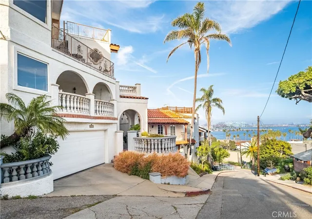 Photo 3 of House for sale at 3935 Bluff Pl, San Pedro, CA 90731 | MLS# PV26046318 | Listing updated on 2026-09-02