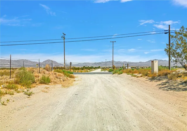 25th image of 33633 Old Woman Spring Rd, Lucerne Valley, CA 92356 | MLS# HD26046658