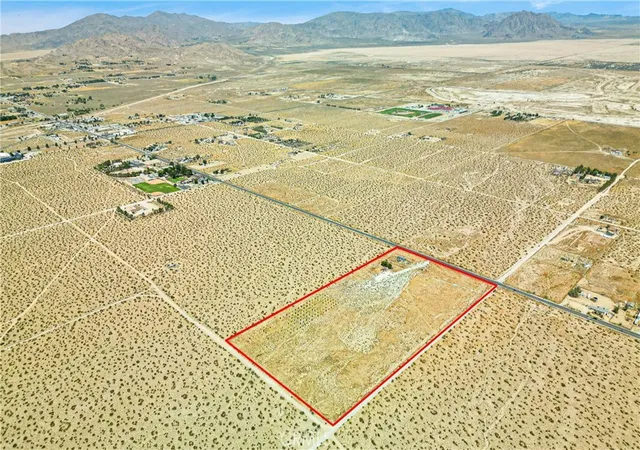 3rd image of 33633 Old Woman Spring Rd, Lucerne Valley, CA 92356 | MLS# HD26046658