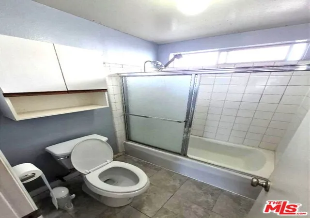 Listing Photo 4 - Condo for sale in building located at 2501 W Redondo Bch Blvd, Gardena, CA 90249 - Unit #324