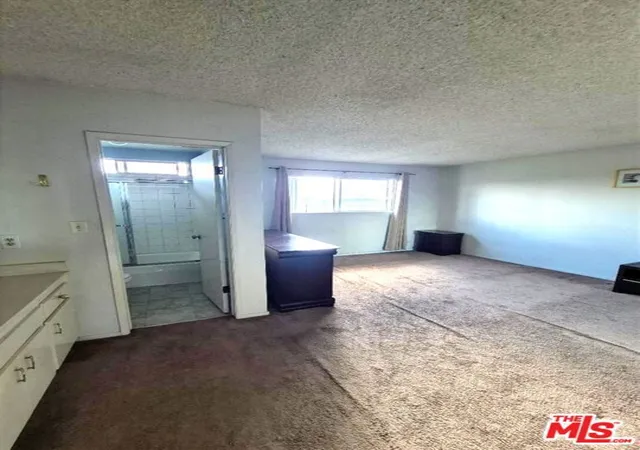 Listing Photo 5 - Condo for sale in building located at 2501 W Redondo Bch Blvd, Gardena, CA 90249 - Unit #324