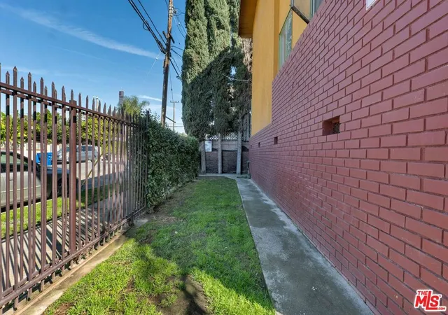 3rd image of 4052 Chevy Chase Dr, Los Angeles, CA 90039 | MLS# 26659441