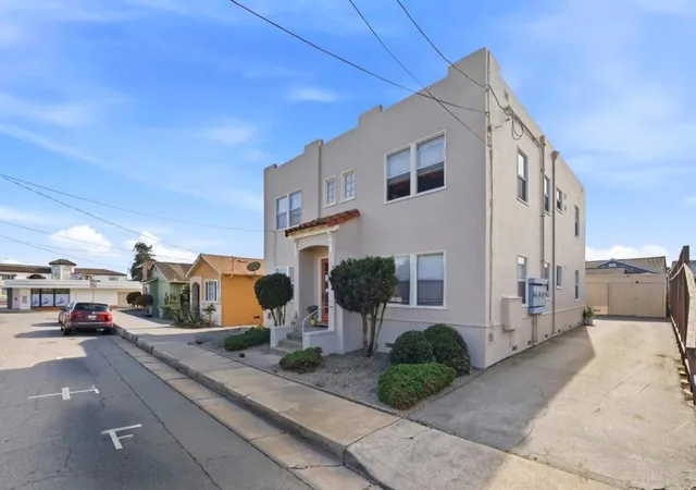 Photo 3 of Multi family home for sale at 15 Eastern Dr, Watsonville, CA 95076 | MLS# ML82037163 | Listing updated on 2026-09-29