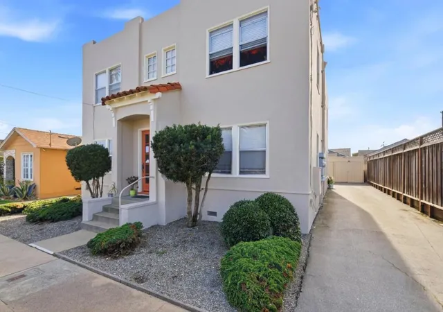 Listing Photo 5 - Condo for sale in building located at 15 Eastern Dr, Watsonville, CA 95076