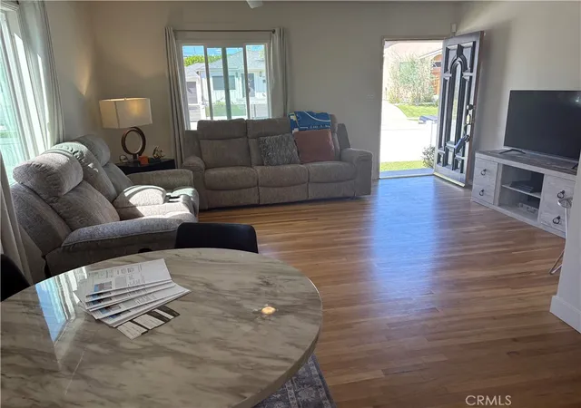 2nd image of 5746 Zelzah Ave, Encino, CA 91316 | MLS# SR26048043