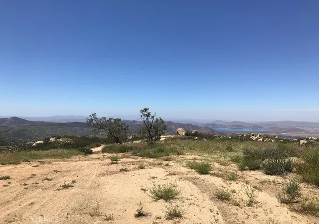 5th image of 1 Oak Dr, Hemet, CA 92544 | MLS# NP26047850