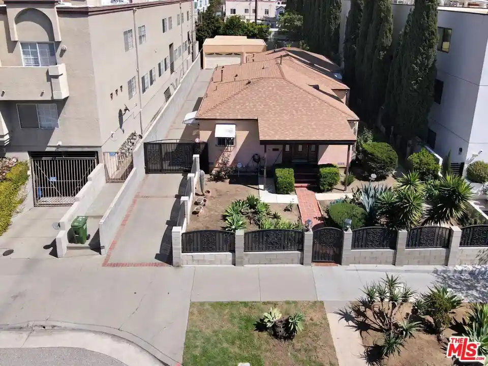 Photo 1 of Multi family home for sale at 840 N 844 Poinsettia Pl, Los Angeles, CA 90046 | MLS# 26660315 | Listing updated on 2026-10-01