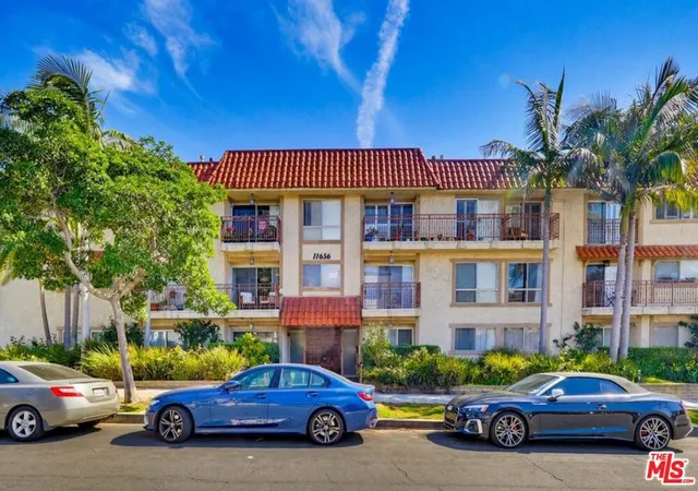 Homes for sale in Los Angeles, CA | 11656 Montana Ave #114, Los Angeles, CA 90049 | MLS# 26659651