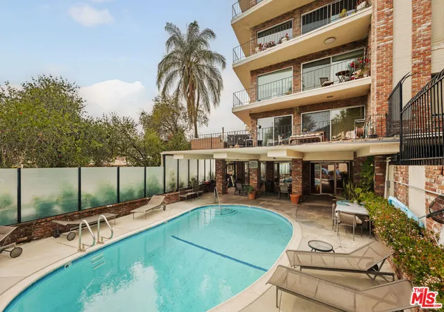 2nd image of 2260 N Cahuenga Blvd, Los Angeles, CA 90068