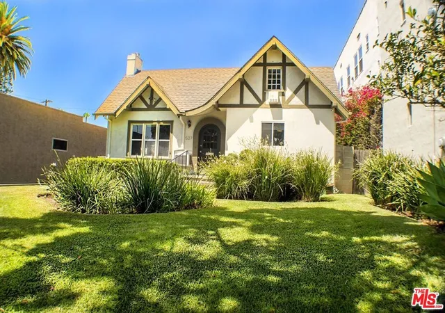 1st image of 507 N Larchmont Blvd, Los Angeles, CA 90004 | MLS# 26660587