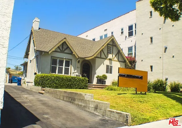 3rd image of 507 N Larchmont Blvd, Los Angeles, CA 90004 | MLS# 26660587