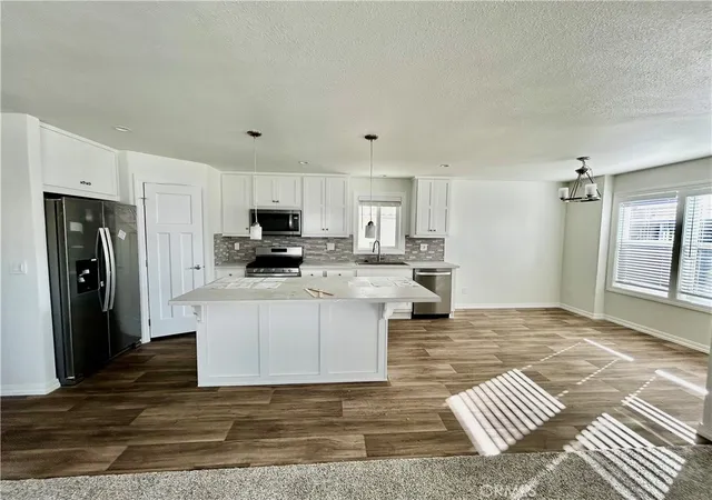 Photo 3 of Manufactured home for sale at 675 W Oakland Ave #B8, Hemet, CA 92543 | MLS# SW26049285 | Listing updated on 2026-06-12