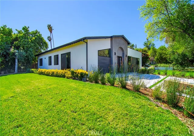 2nd image of 20100 Hatteras St, Woodland Hills, CA 91367 | MLS# SR26049405
