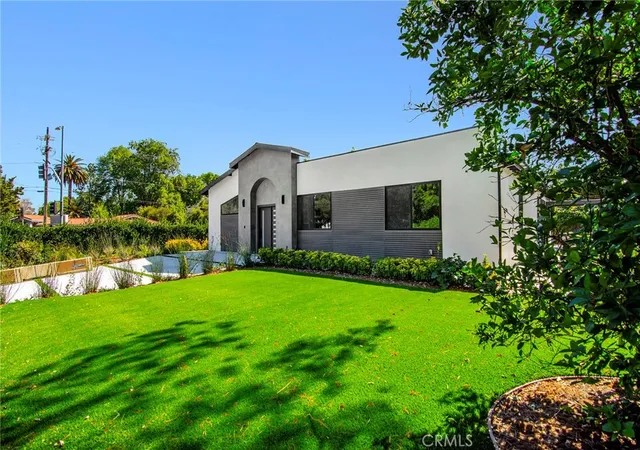 3rd image of 20100 Hatteras St, Woodland Hills, CA 91367 | MLS# SR26049405