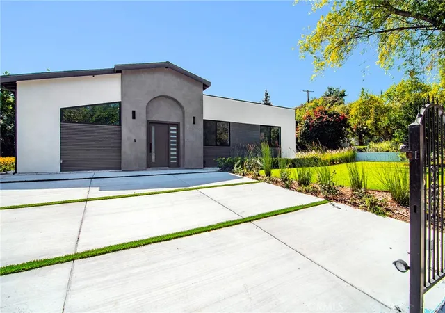 4th image of 20100 Hatteras St, Woodland Hills, CA 91367 | MLS# SR26049405