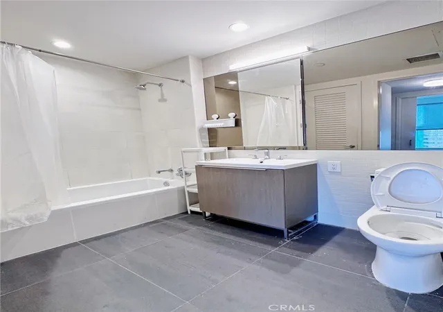 4th image of 889 Francisco #2505, Los Angeles, CA 90017 | MLS# AR26032538